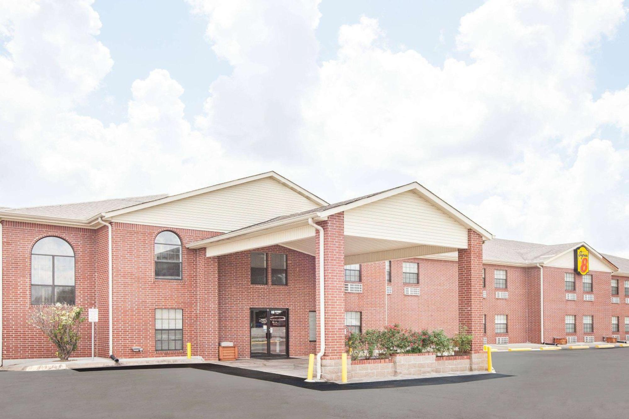 Super 8 By Wyndham White Hall Exterior photo